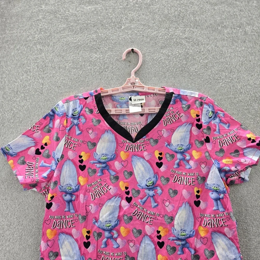 Dreamworks Trolls Scrub Top L Pink Graphic Print Troll Hearts Short Sleeve‎